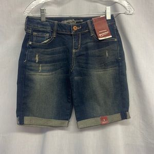 Arizona Jeans Co knee length Shorts size 1